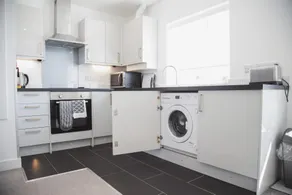 NEW 2BD Pontact Flat in the Heart of Didcot - Image 3
