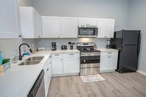 Cozy and Lovely 2BR 2BA Apt#A Near Lively Downtown - Image 3