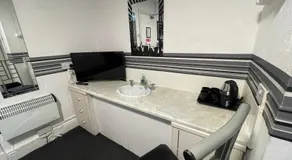 Manhattan Hotel - Image 3