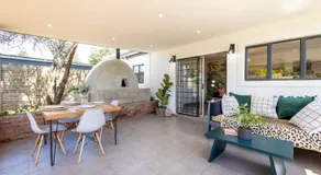 No 1 Dicks Street Apartment - Image 2