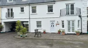 The Beach House Holiday Apartments - Image 4