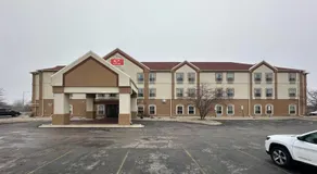 Econo Lodge Inn & Suites - Image 2