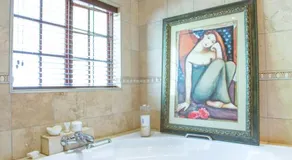 Spacube Luxury Suites and Spa - Image 3