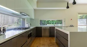 Spacious Home with Ensuites - Image 4