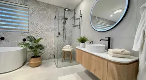 Sunny Lakeview Lodge- Perfect for Family & Friends - Image 2