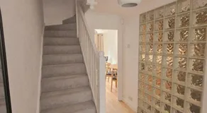 Beautiful City Centre Townhouse with parking - Image 4