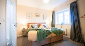 10 mins to Loughborough University -10 mins to Barrow Upon Soar - Spacious 3 Bed - 25 mins to Leicester- Min to Town Centre - Bradgate Park -Ideal for Families and Contractors - with Free Parking & Garden - Image 2