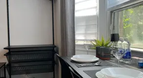 Private Room with Shared Bathroom in West-Toronto - Image 5