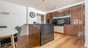 New Park Place Apartments - No 15 - Image 2