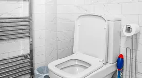 Family-Friendly Chorlton Apartment with Free Street Parking - Image 5