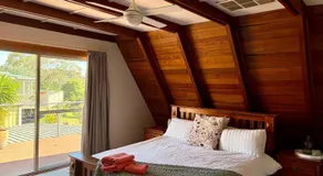 Lodge on the Lake - Image 2
