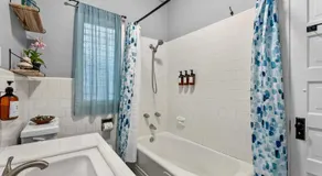 CozyVibeStay King Bed Parking Walk to Beach - Image 3