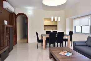 2 Bedroom, Bright & Central Top Floor Apartment - 5 - Image 4