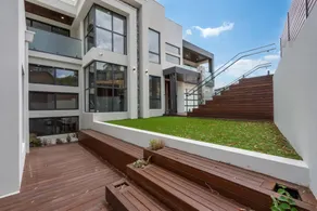 Spacious 5-Bed Family Home in Giralang - Image 4