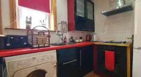 FREE DOG STAY - LARGE APARTMENT - Walk in Shower -FULL Kitchen - Free On Street Parking, NETFLIX - Super Fast WiFi - DVD's-Welcome Tray - No Deposits - Just Meters from Gavin n Stacey Film House - Image 2