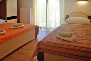 Apartment PINK in Starigrad Paklenica only 200 m from the sea - Image 2