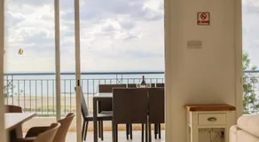 H&O Golden Sunset View Apartment - Image 5