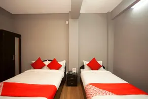 OYO 587 Hotel Tradition Inn - Image 4