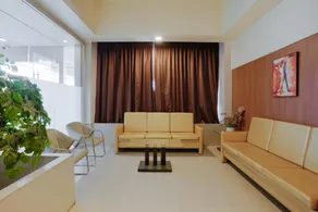 Townhouse OAK Hotel Devanshi Inn - Image 3