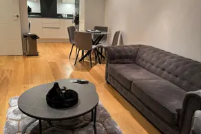 Riverfront: 2 Bed in London - Parking - Image 4