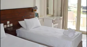 La Luna Apartments - Image 2