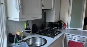 Studio Apartment - Entire Lower Ground Floor - Only 7 Mins Walk Kings Cross St Pancras Station - Image 4