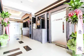 Hotel Luxe - Image 3