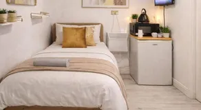 Lovely Timber Lodge Ensuite room in Corby Town centre NN17 - Image 2