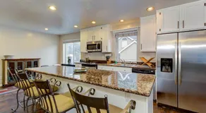 Modern Townhouse with Jetted Tub & Private Deck - Close to Four Ski Areas - Image 4