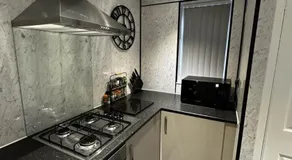 Entire 2 bed modern apartment - Image 3