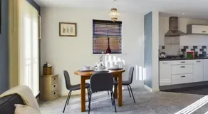 Sleeps6- FamilyFriendly- FreeParking- 3Br - Image 2