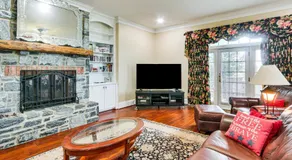 8 Mi to Dtwn: Expansive Estate in Gettysburg! - Image 2