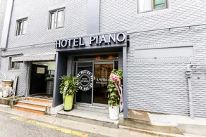 Sangbong Hotel Piano - Image 4
