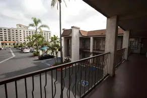 Queens Inn Anaheim - Image 5