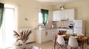 Sweet Home Vassia - Image 2