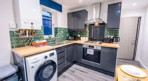Cosy 2BR Flat Steps from Cardiff Pubs & Town - Image 4