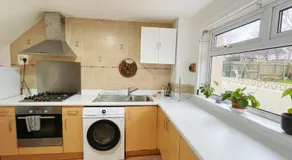 3 bed garden house direct connection to airport n train station - Image 5