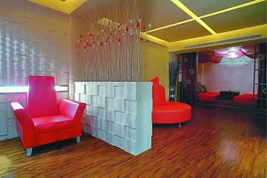 Hip Spa Motel - Image 3
