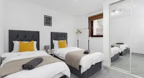 Free Parking - Sleeps 6 - Central - New Interior - Image 2