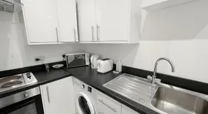 Modern Montgomery Apartment - Image 5