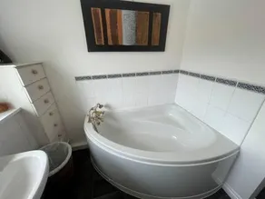 Spacious House nr Cambridge with Parking & Garden - Image 4