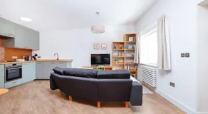 Stylish Home Beautiful Views & Parking Stroud - Image 3