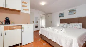 Gorgeous Apartment In Karlobag With Wifi - Image 2
