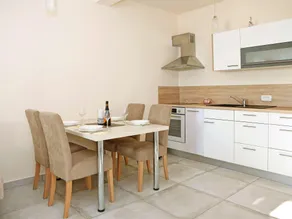 Modern  ground floor apartment with private terrace only 200m from the sea - Image 4