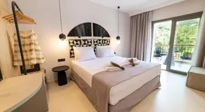 Anesis Deluxe Apartments - Image 2