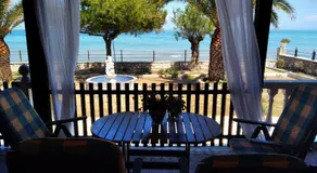 Sea Whispers Beach House - Image 3
