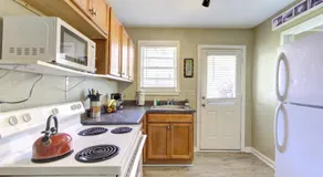 Peaceful Retreat in Gated Midtown Community - Image 3