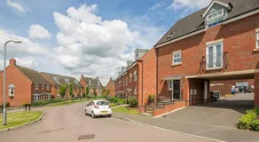 Garfield House, 3 bed house, sleeps 7, Nr Rushden Lakes, allocated parking, corporates welcome - Image 3