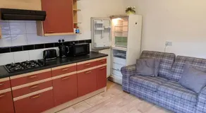 Spacious Apartment Near Rochdale Centre Train Tram Bus Free Parking Fast Wi-Fi - Image 5