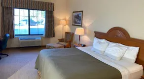 Red Coach Inn & Suites - Image 1